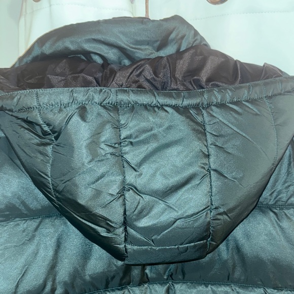 Michael Kors Women's Iridescent Green & Black Puffer Jacket - Picture 11 of 14